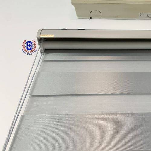 cận cảnh hộp máng kỹ thuật rèm cầu vồng hàn quốc