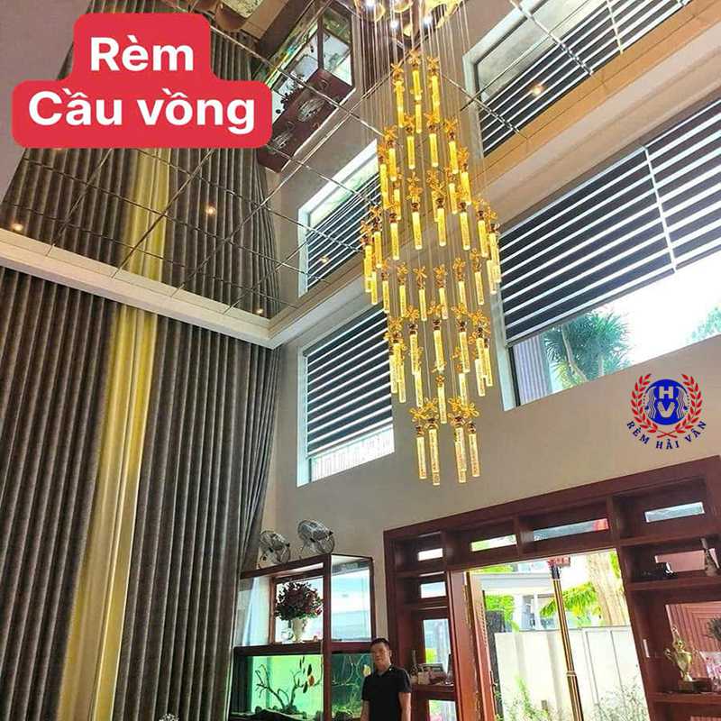 rèm cầu vồng cho khoảng thông tầng trần cao