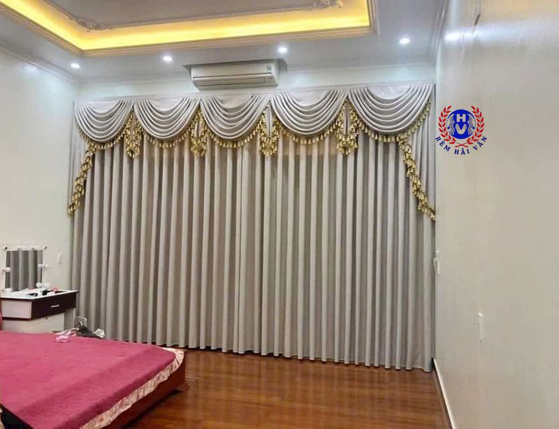 rèm cửa tân cổ điển lắp tại biệt thự vườn tùng