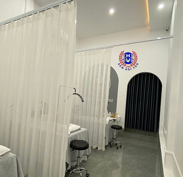 rèm spa phong cách tối giản