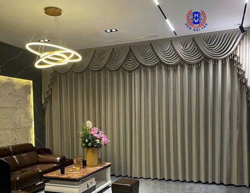 rèm vải tân cổ điển chạy sóng thẳng từ hộc rèm