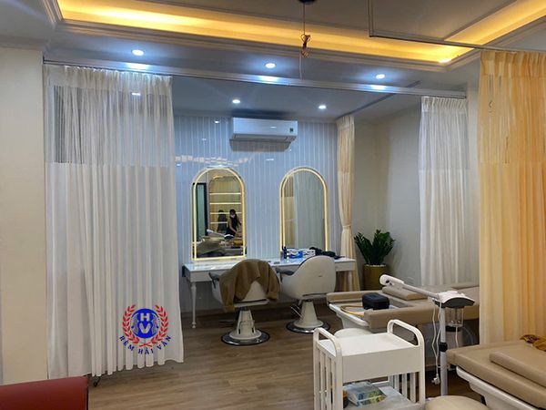rèm y tế lắp khu vực giường spa xếp dãy