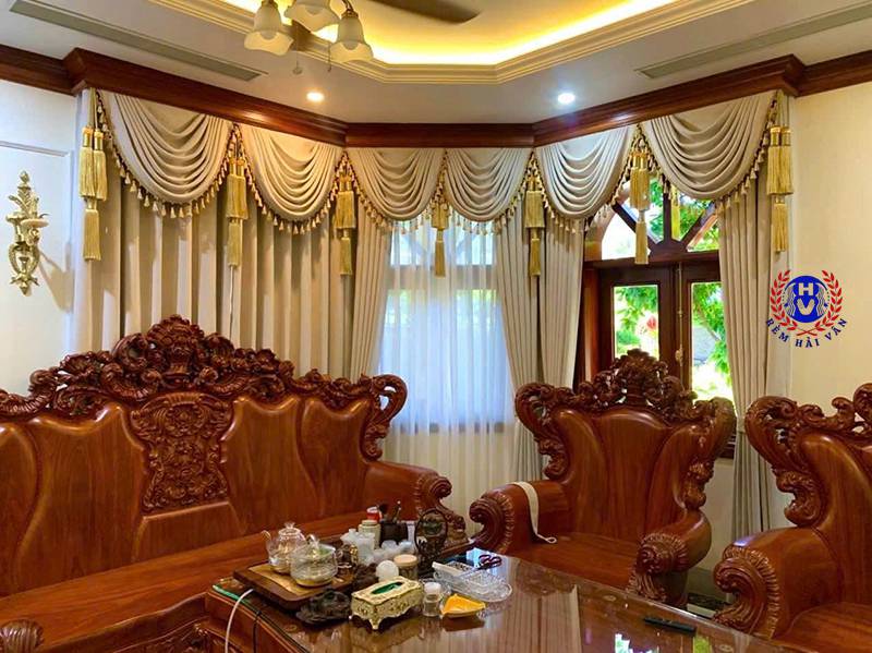 hoàn thiện lắp đặt rèm tân cổ điển phòng khách sang trọng