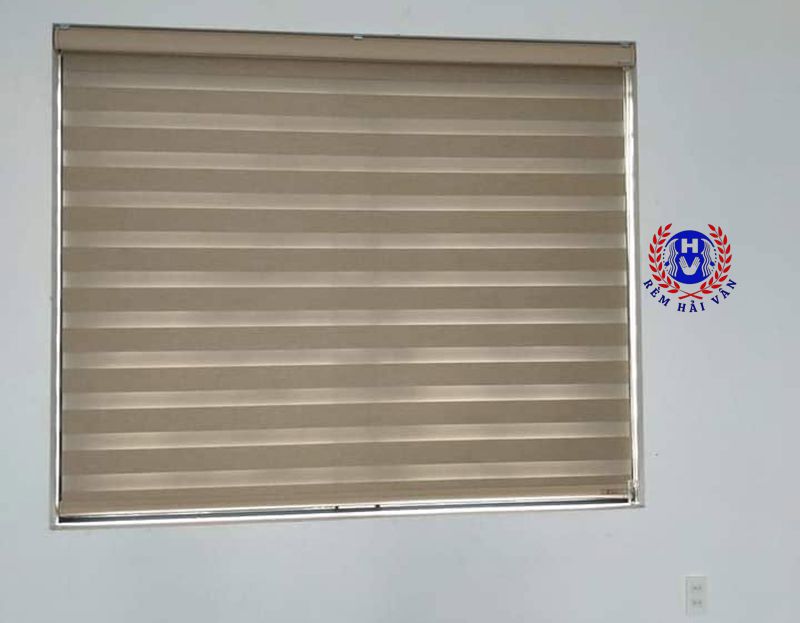rèm cầu vồng màu nâu kem cho phòng ngủ hướng tây
