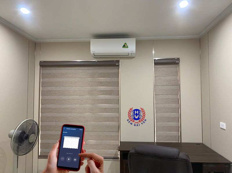 rèm cầu vồng tự động được tích hợp vào hệ thống smart home